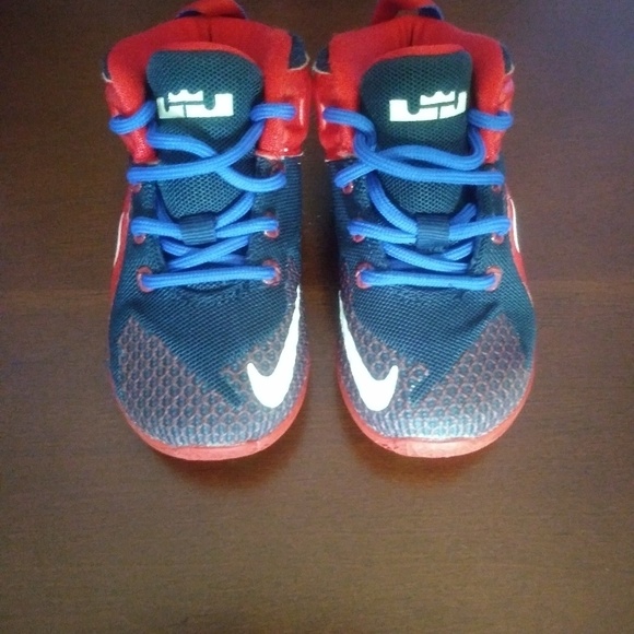 Lebron james toddler shoes - Picture 4 of 4
